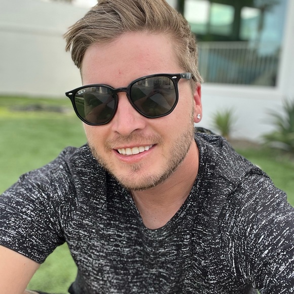 Meet your Posher, Taylor - Picture 1 of 1